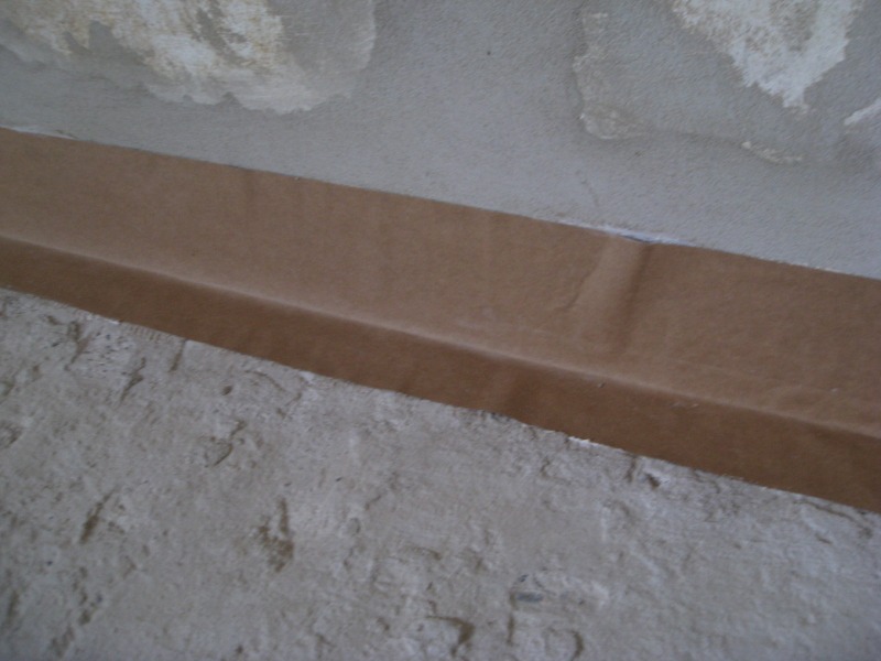 Folie steht von der Wand ab