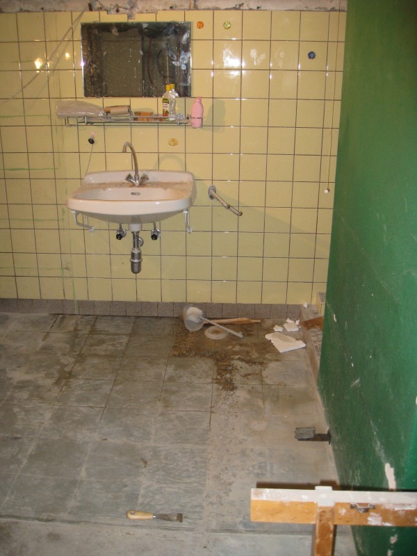 Kellerwaschbecken vorher