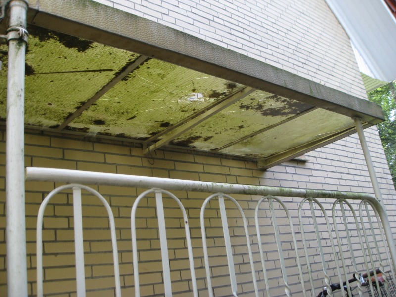 Dachschaden &uuml;ber Kellertreppe