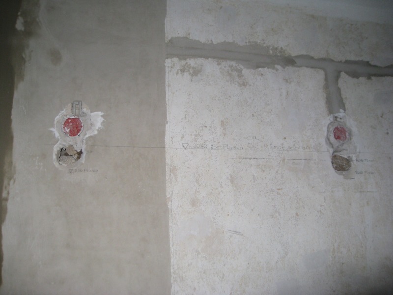 Steckdosen &uuml;ber K&uuml;hlschrank und H&auml;ngeschrank