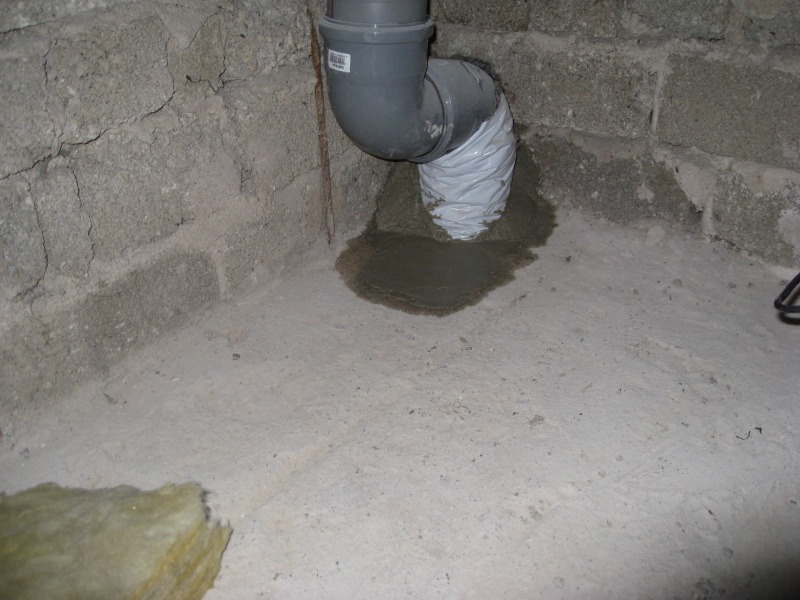 L&uuml;ftungsrohr &uuml;ber dem G&auml;ste-WC